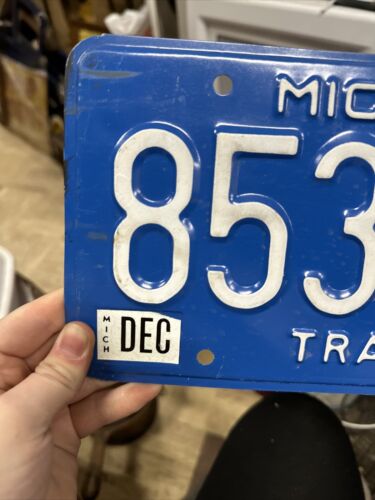 1980s Michigan Trailer License Plate 85375 V - Picture 2 of 19