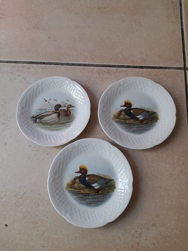 LOT DE 3 PETITES ASSIETTES -