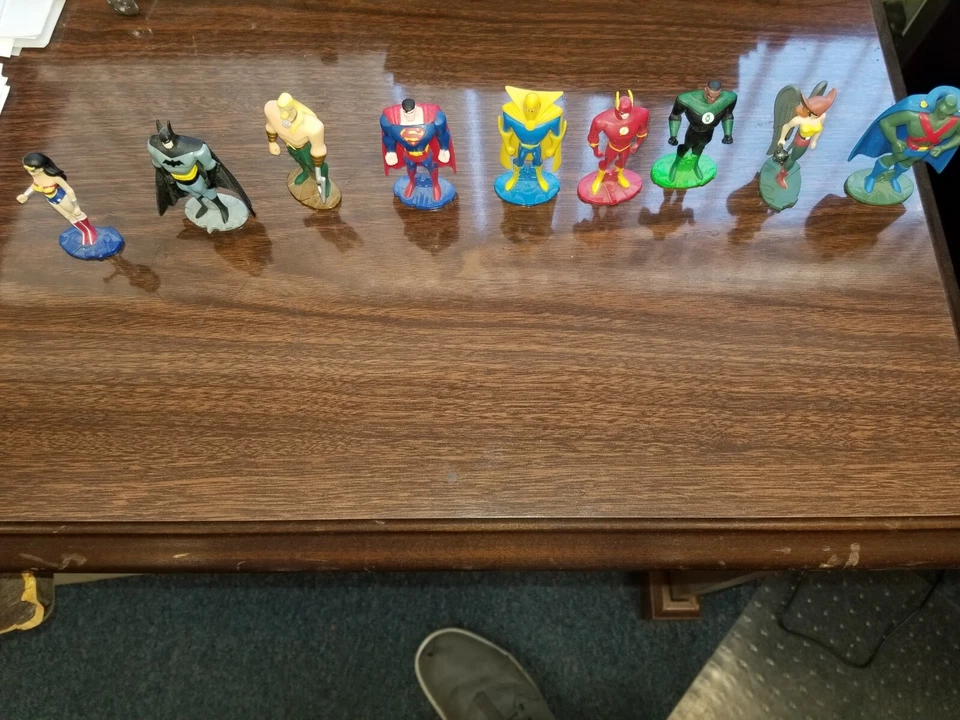 (9) Lote de figuras miniatura sueltas de 2" DC Comics - Monograma Internacional Foto 3 de 3