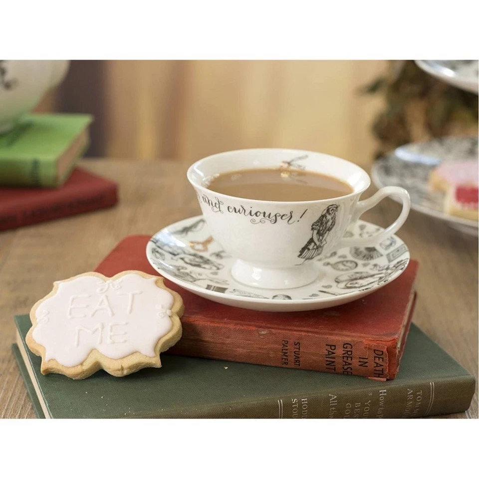 Xícara e pires V&A Alice no País das Maravilhas 210 ml xícara de chá presente colecionável - Imagem 4 de 4