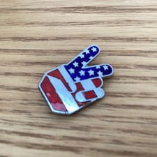 USA PEACE FINGER ENAMEL LAPEL PIN BADGE CAP BADGE