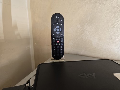 DECODER SKY Q BKACK ESi-160 DVBT2 REGALO SCHEDA SCADUTA PER CANALI IN CHIARO - Foto 4 di 8