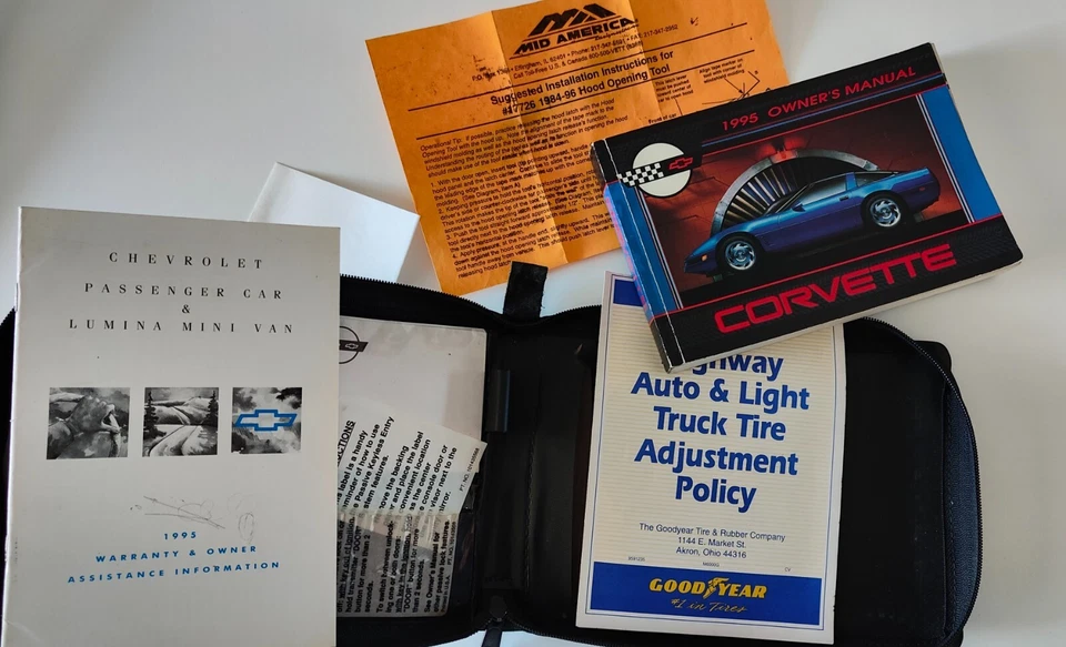 Chevrolet Corvette Owner's Manual / libretto / manuale uso e manutenzione 1995 - Immagine 3 di 4
