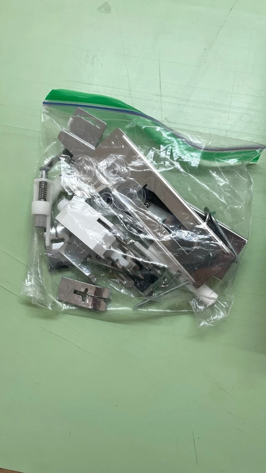 Máquina de coser computarizada Juki HZL-DX7 Foto 3 de 4