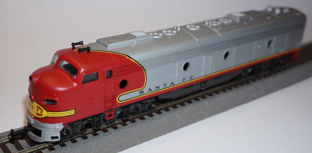 N Scale - Life-Like - 7347-A - Locomotive, Diesel, EMD E6 - Santa