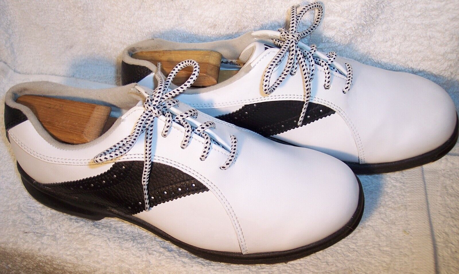 FootJoy GreenJoys 8.5M White Leather & Black Saddle Golf Shoes