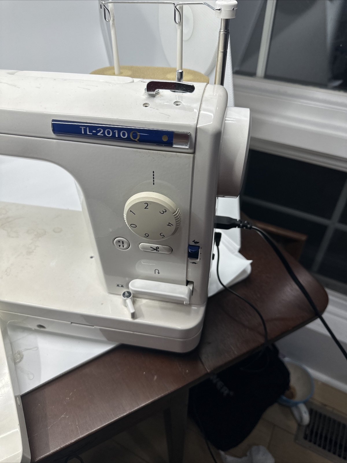 Juki TL2010Q MidArm Portable Sewing, Quilting and Piecing Machine