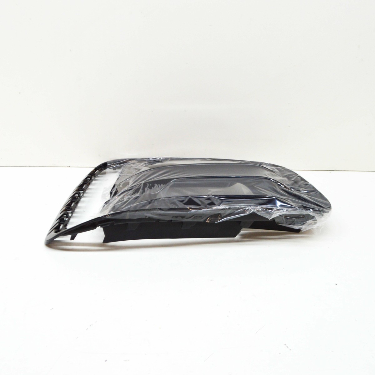 BMW M4 Coupe G22 G82 Front Right Bumper Open Grille 51118076732  