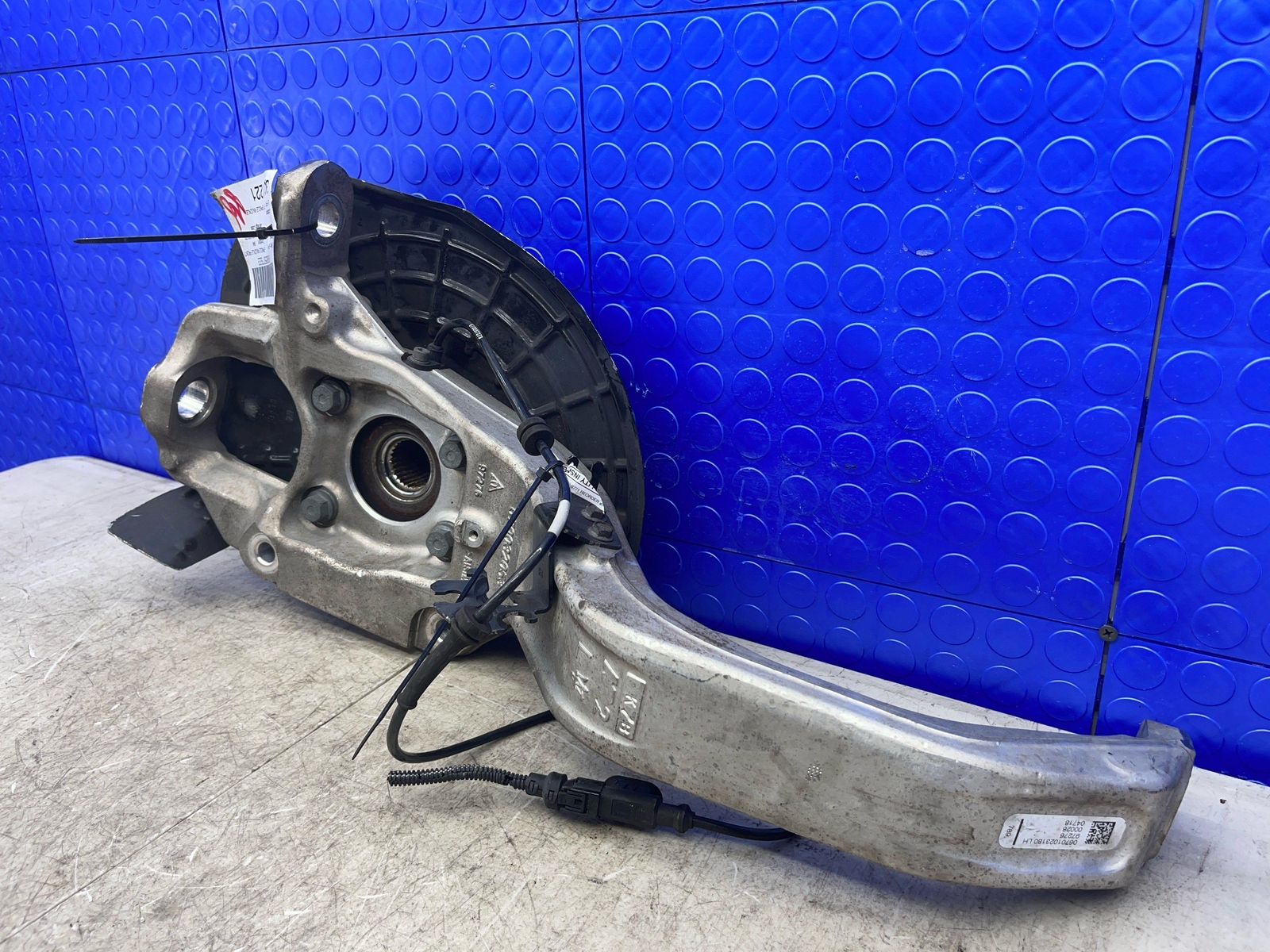 2017-2022 MASERATI LEVANTE OEM FRONT LEFT SPINDLE KNUCKLE WHEEL HUB
