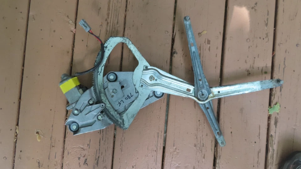 Regulador de ventana delantera Volvo 780 Bertone 1987-1991 izquierdo (conductor) probado 1380911 Foto 2 de 4