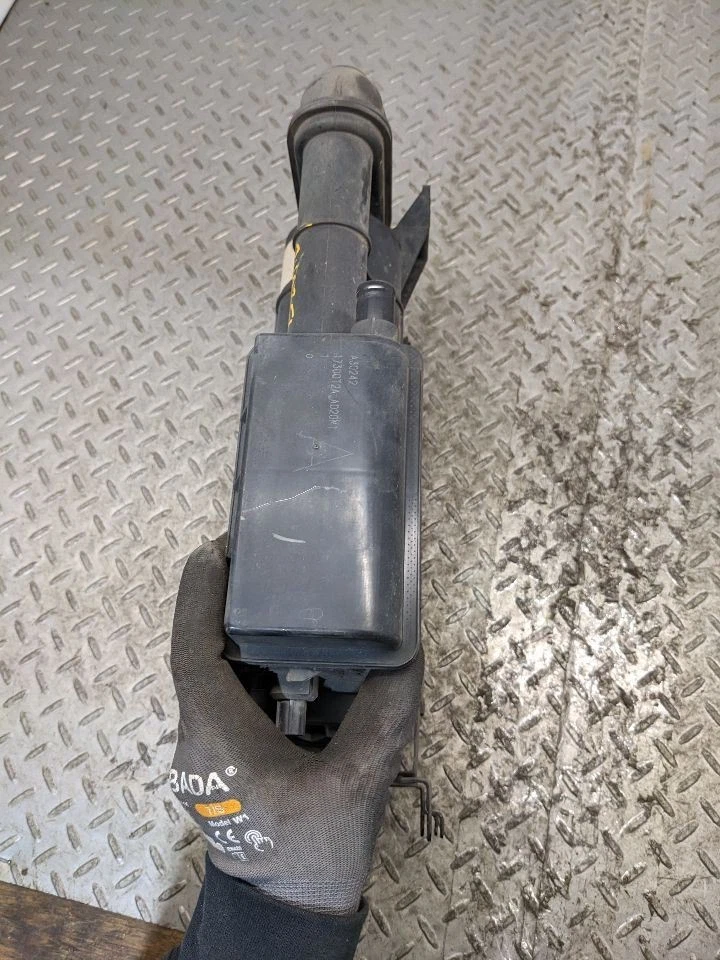 2013-2017 Honda Accord Charcoal Fuel Vapor Canister OEM 17011-T2A-A01 1176727 - Image 4 of 4