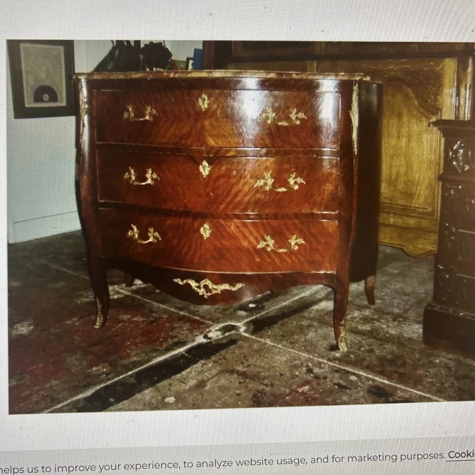 Antiguo aparador francés estilo LXV bronce decoraciones mármol superior 3 cajones, 1900 Foto 3 de 4