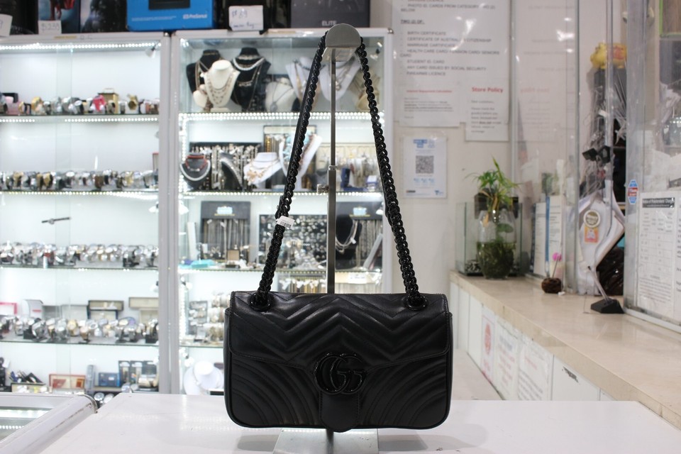 GUCCI GG Marmont Small Shoulder Bag in Black