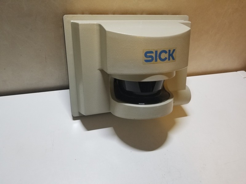 SICK LMS221-30206 1018022 2D LiDAR Laser Scanner 180° 80m Outdoor IP67 AS-IS