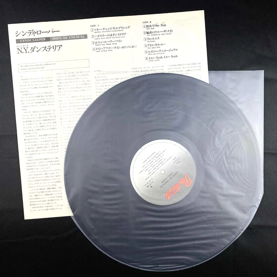 Cyndi Lauper She's So Unusual vinyl record LP Japan Import 80s Classic Pop NM M- Foto 2 de 4