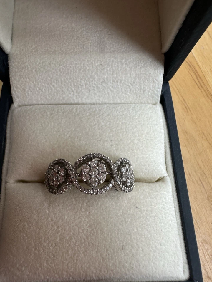 Elegante Anillo Estilo Tres Piedras Topacio Blanco Talla 7 Foto 2 de 4