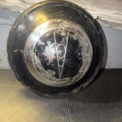 Vintage Ford V8 1930 s Metal Hubcap (HAS DENTS)