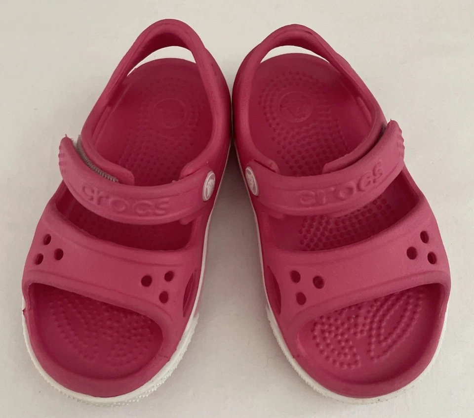 Sandalia Crocs para niña pequeña rosa talla US 6 Foto 2 de 4