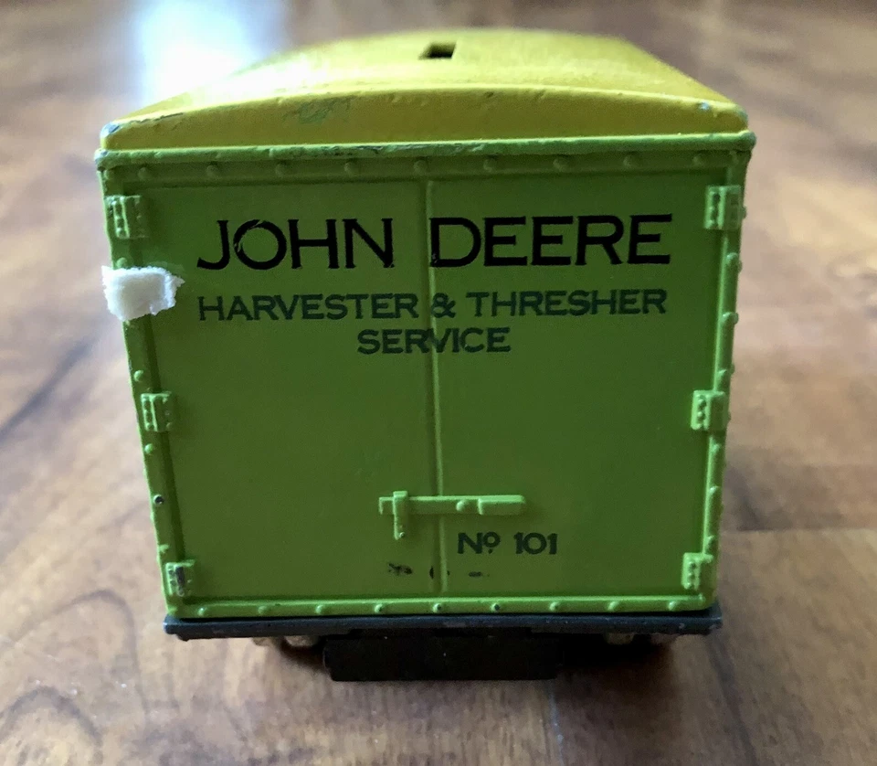 Banco de furgoneta de reparto John Deere 1926 Mack Bulldog, 7" de largo, de Ertl Foto 4 de 4