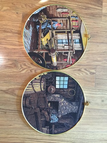 Round Wood Picture 14" Velvet Hanger