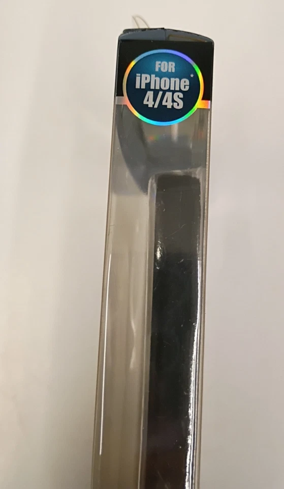 Funda protectora negra con tachuelas glamour para iPhone 4/4S Bytech Foto 4 de 4