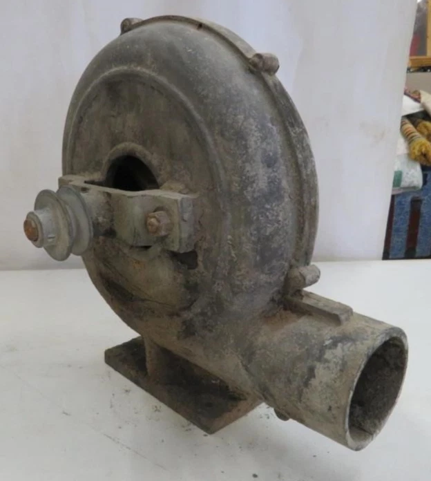 Soplador de forja de aluminio de herrero estilo vintage dirigido por polea Foto 4 de 4