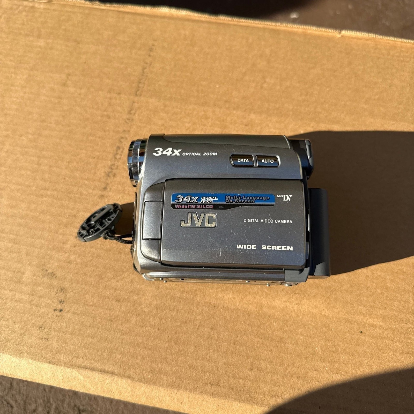 JVC Digital Video Camera GR-D750U comes with bag 