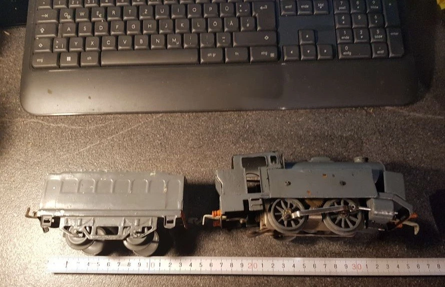 Dampflok mit Güterwagen, sehr alt,sehr schwer, Hersteller+Spur unbekannt - Bild 4 von 4