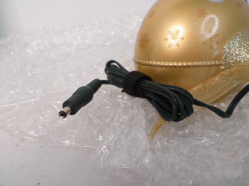 2005 Retired Hallmark Illuminations Ornament Watching For Santa Gold Accents - Picture 10 of 11