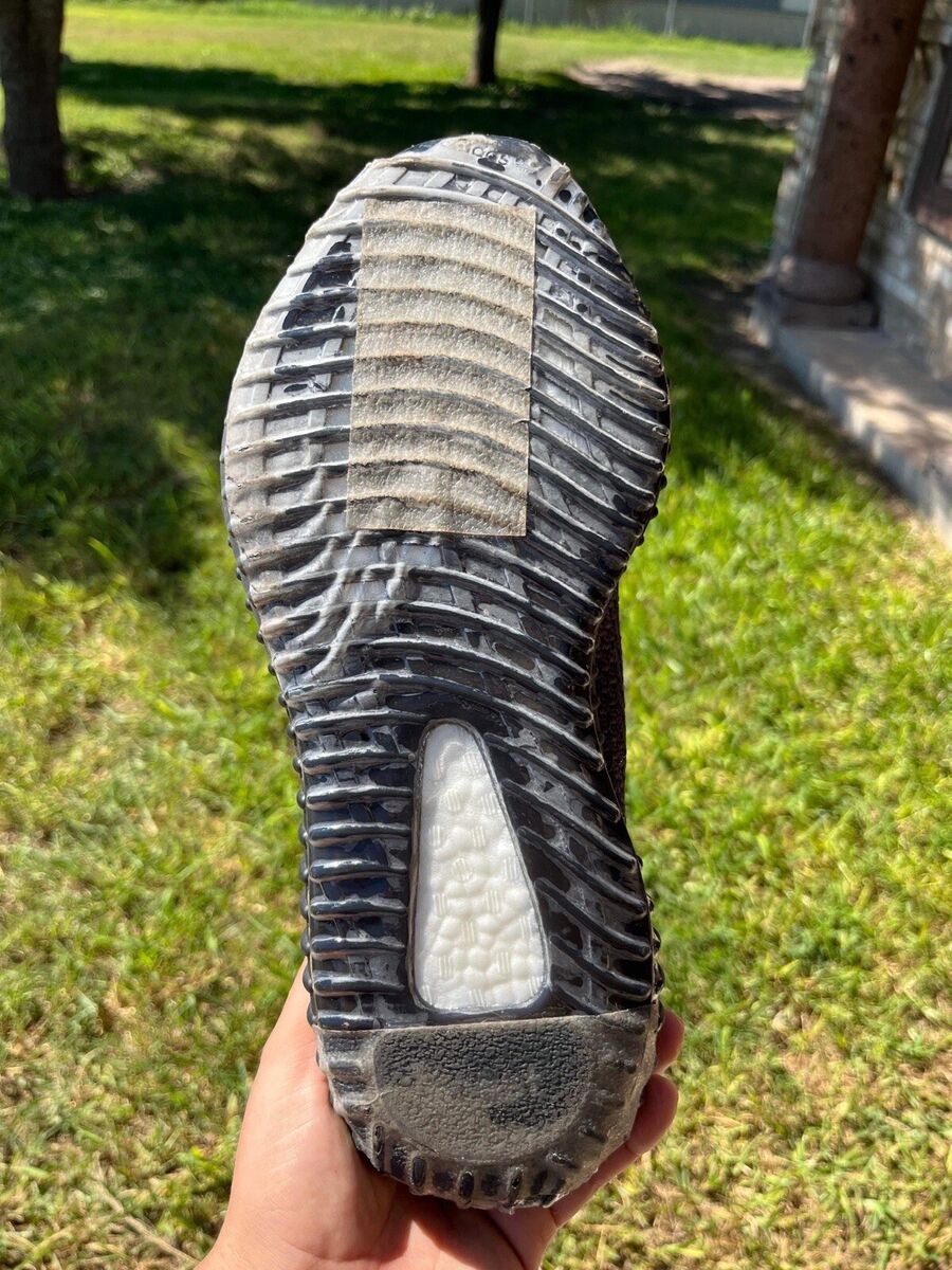 Size 11 - adidas Yeezy Boost 350 V2 Black 2019 FU9006 USED Size 11 - adidas Yeezy Boost 350 V2 Black 2019 FU9006 USED