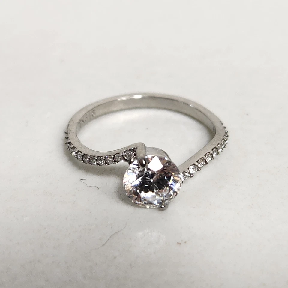 Круглое кольцо с бриллиантом 0,75 карата из нержавеющей стали с белым сапфиром размер 5 - Изображение 2 из 4