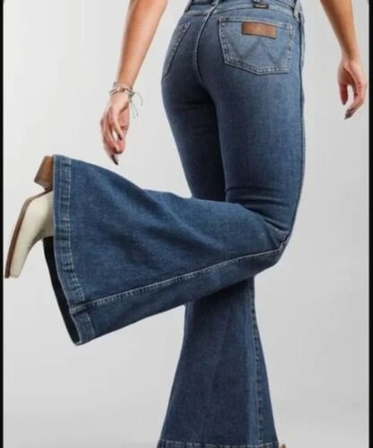 Jeans gamba Wrangler retrò ultra svasati nuovi con etichette taglia 25x32 - Foto 1 di 10