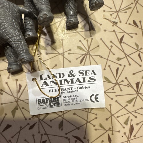 Vintage Safari Ltd / AAA Elefant Babys PVC Figur Set - Bild 4 von 6
