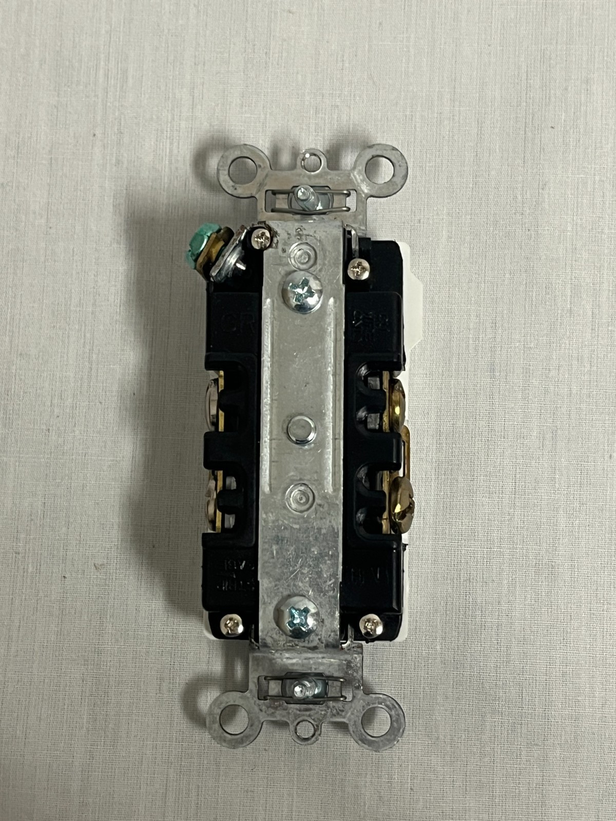 Legrand TR26362W 20 Amp Tamper Resistant White Receptacle ~ NEW LOT OF 10