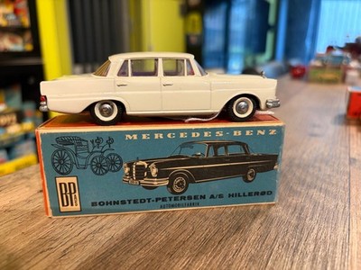 TEKNO MERCEDES 220SE +BOITE NO DINKY TOYS CORGI TOYS SCHUCO