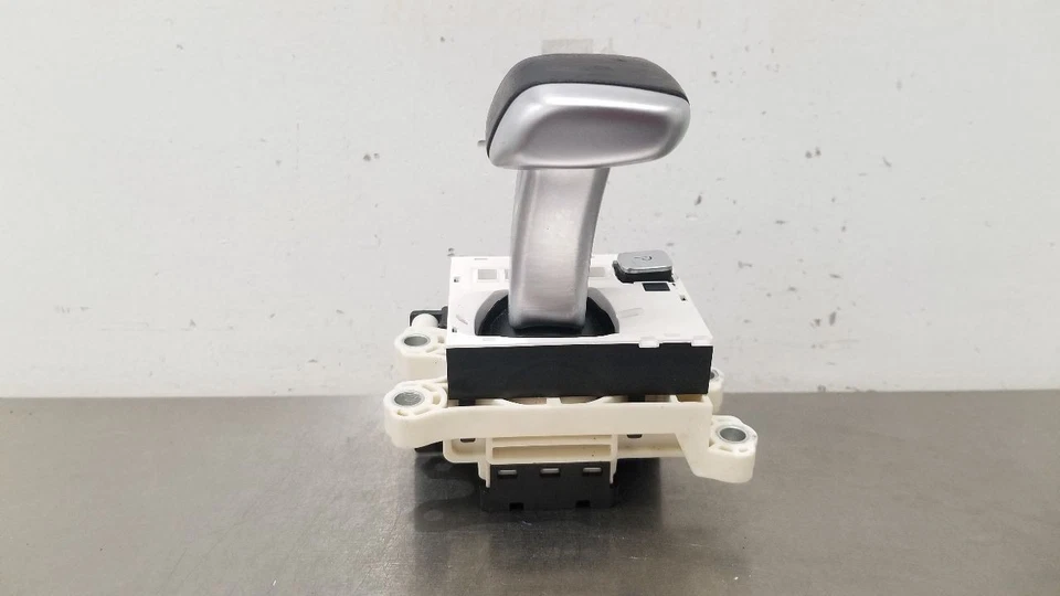 11 MERCEDES BENZ SLS AMG C197 AUTOMATIC TRANSMISSION SHIFTER 1972670024 - Image 4 of 4