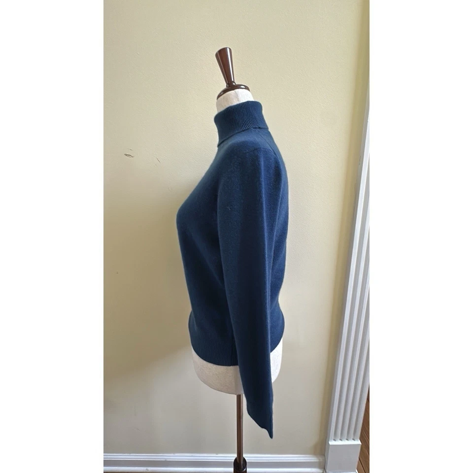 Suéter Lord Taylor 2 Capas 100% Cachemira Cuello Tortuga Talla SP Azul Foto 2 de 4