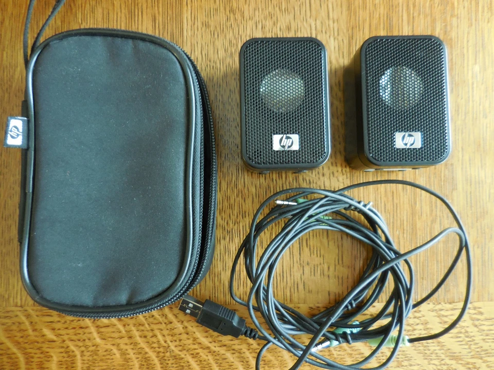 HEWLETT PACKARD COMPUTER COMBO 80GB HARDDRIVE AND SPEAKER SET IN CASES EXCELLENT - Image 2 of 4