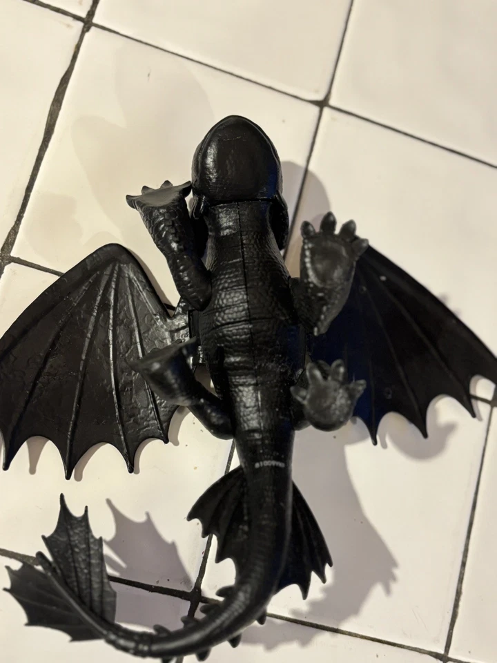 Dreamworks Cómo entrenar a tu dragón Furia nocturna sin dientes Figura Juguete 2018 Foto 3 de 4