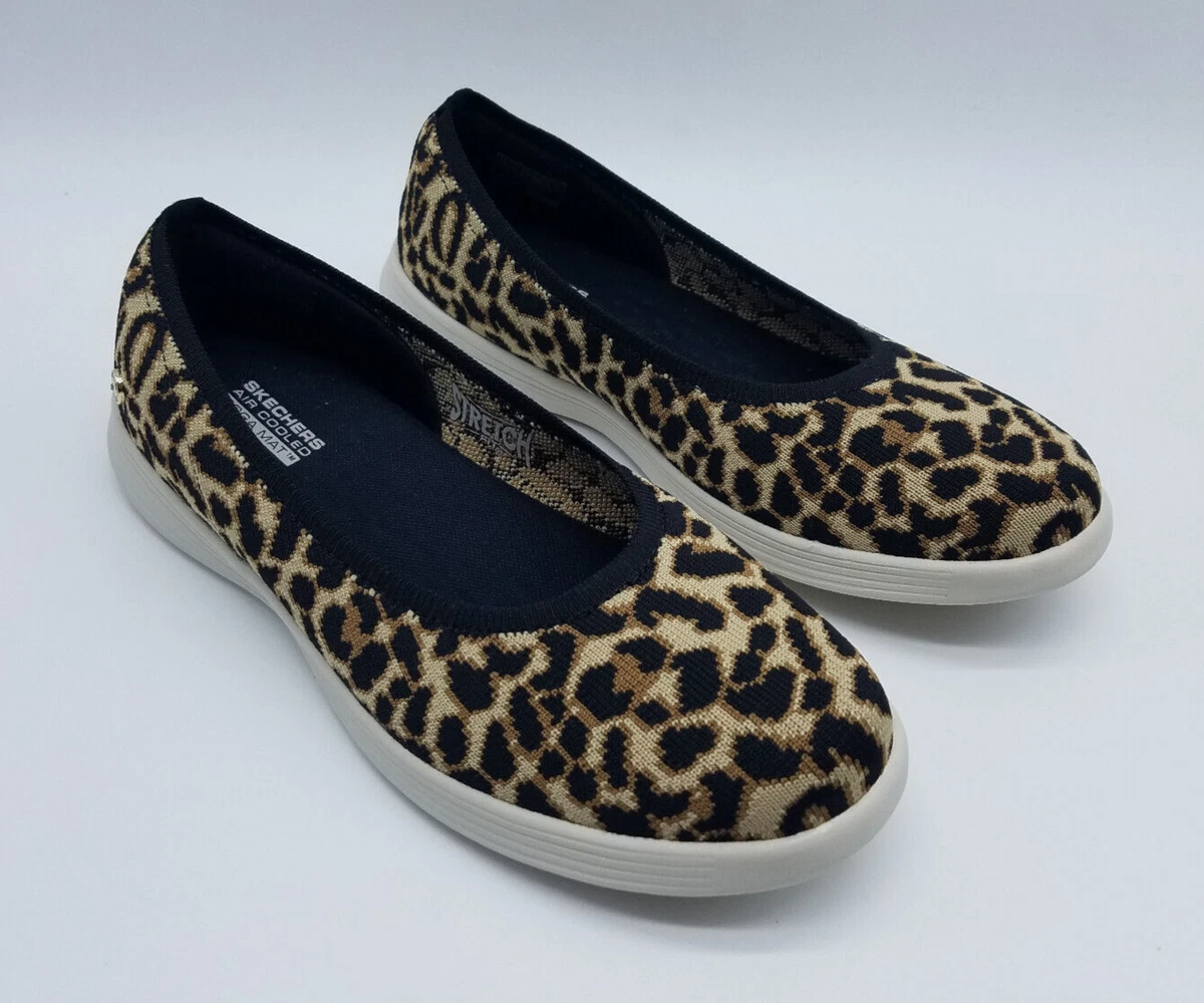 Skechers On The Go Dreamy Women s Size 7.5 Slip On Ballet Flats Brown Black