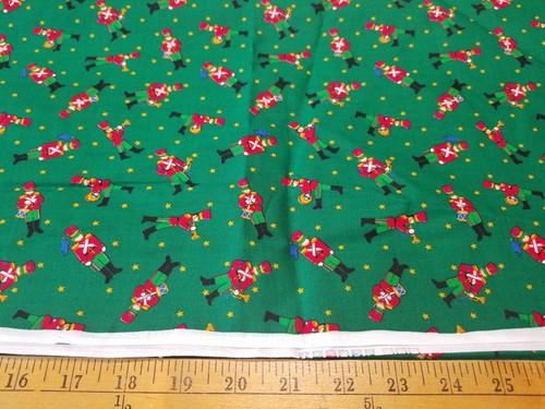 VTG Vintage Green Cranston Christmas Fabric Toy Soldiers Drummer Trumpet 19x45 - Picture 2 of 3