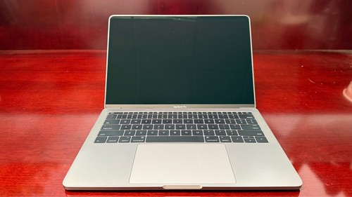 Apple MacBook Pro 13.3" (512GB SSD, Intel i7, 16GB) - Space Gray - Screen Halo - Picture 3 of 8