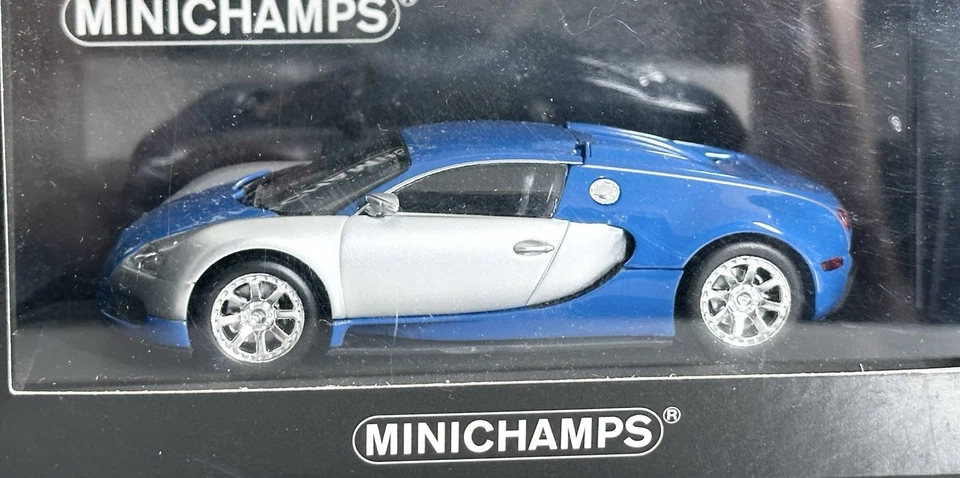 Minichamps 1:43 - 2009 Bugatti Veyron Centennaire (Blue/Chrome) - 400110850 - Image 2 of 4