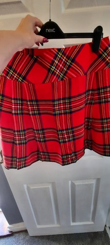 Unbranded Red Kilt Size 32 ladies shorter 20in length punk ect - Picture 5 of 8