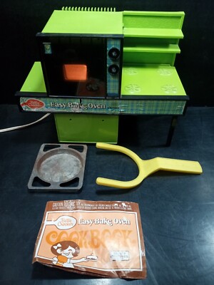 Vintage 1973 BETTY CROCKER Easy-Bake Oven by Kenner Products