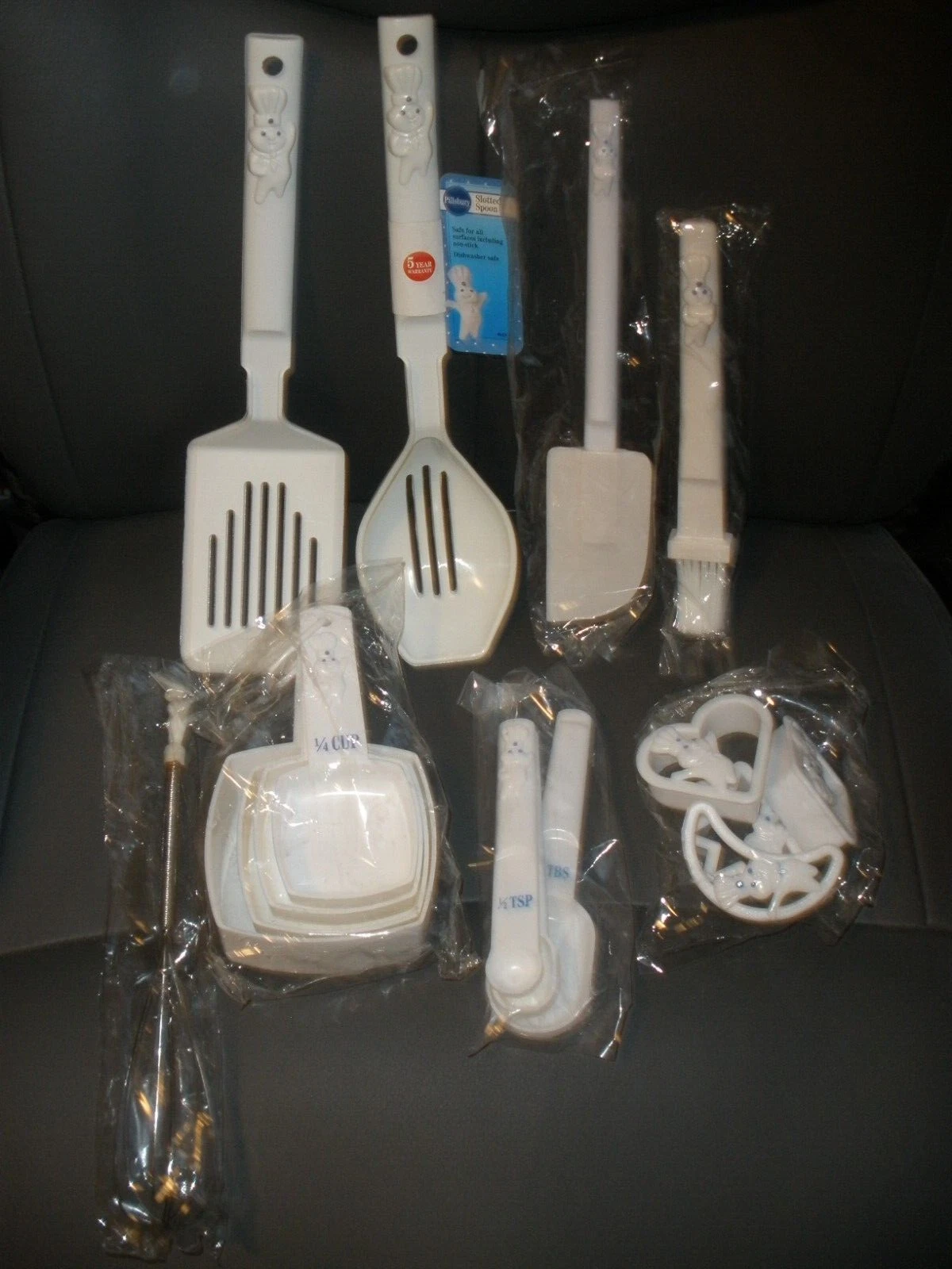 Lot of Pillsbury Doughboy Kitchen Utensils Spoon, Spatula, Measuring Cup (059)