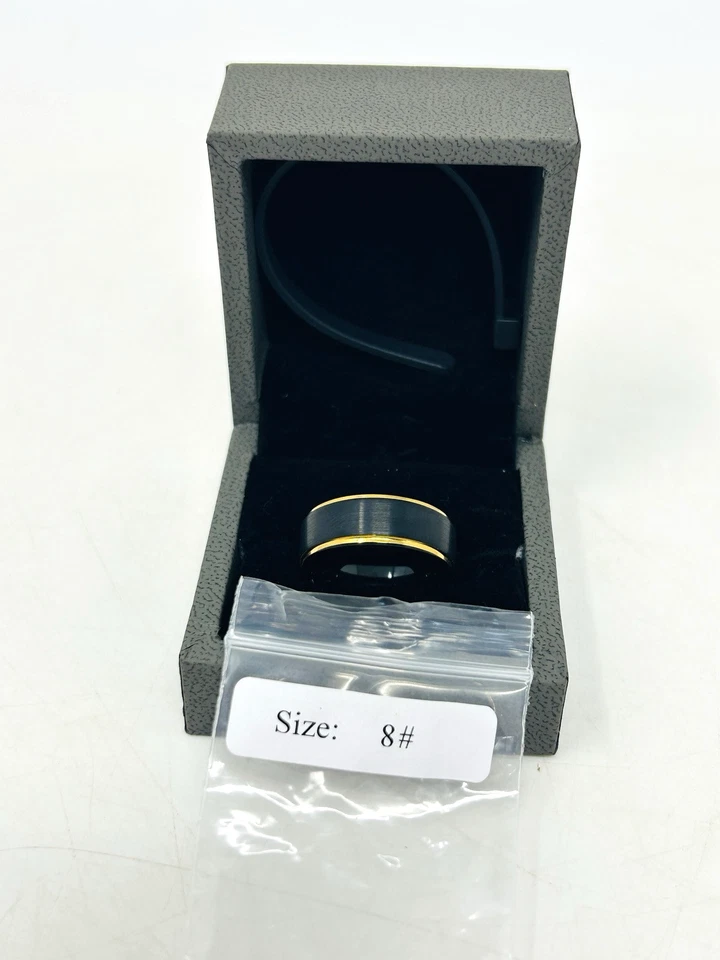 Nuevo anillo de boda de carburo de tungsteno negro con borde dorado para hombre talla 8 Foto 3 de 4