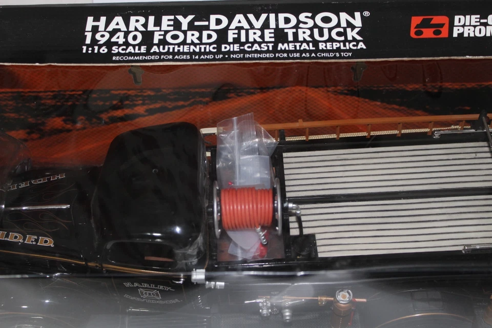 DIE CAST PROMOTIONS / ERTL Harley-Davidson 1940 Ford Fire Truck 1:16 Scale - Image 3 of 4
