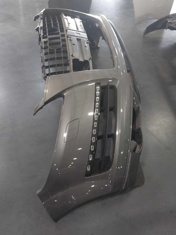 Arandelas de faros de parachoques delanteras con asistencia de estacionamiento para AUDI Q7 525678 10-15 Foto 3 de 4