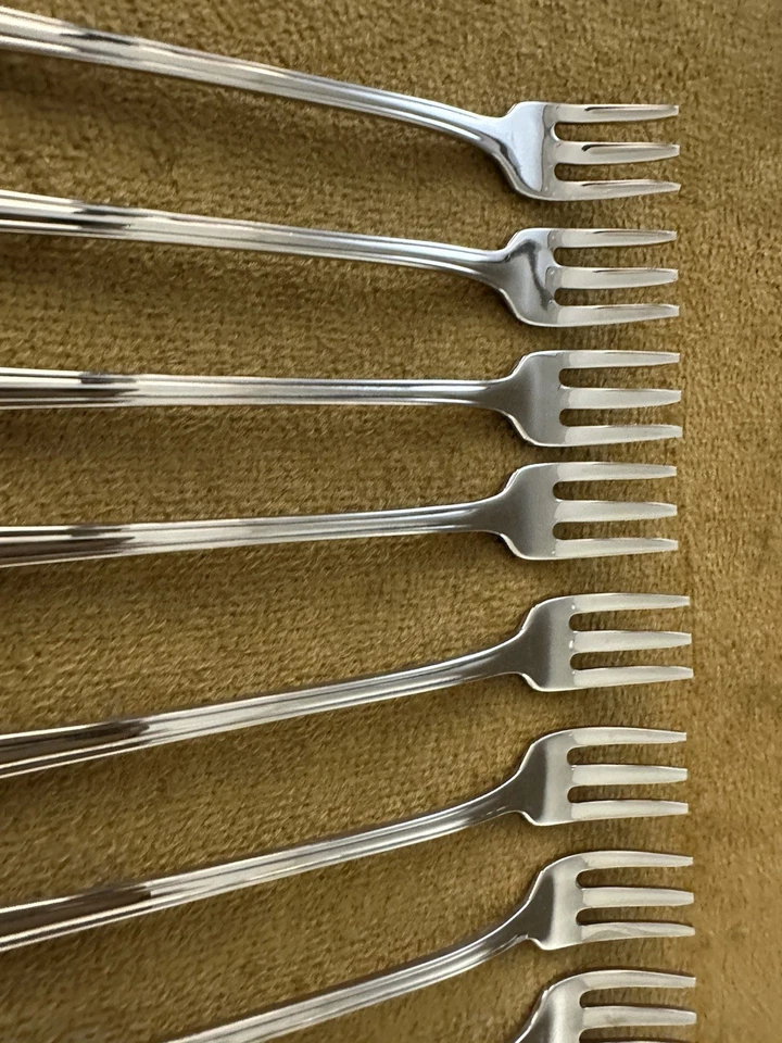 MINT! Oneida Community Stainless Clarette (12) Cocktail Forks - Image 3 of 4